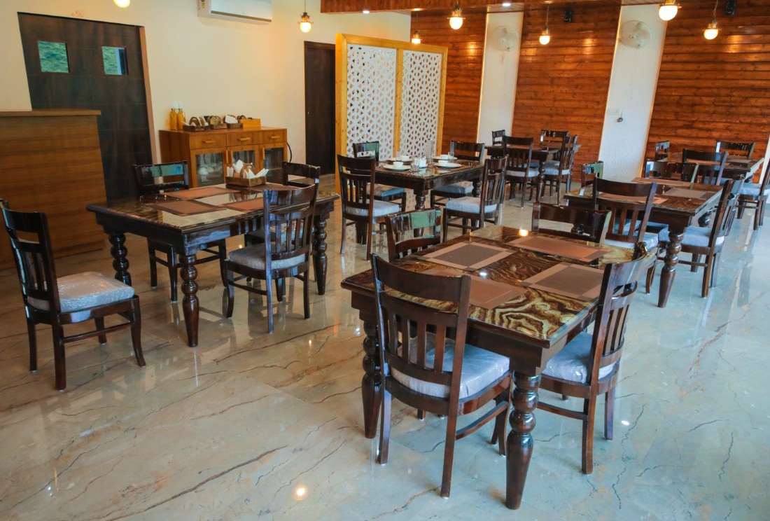 fine dine restaurants in Hotel Social Palace