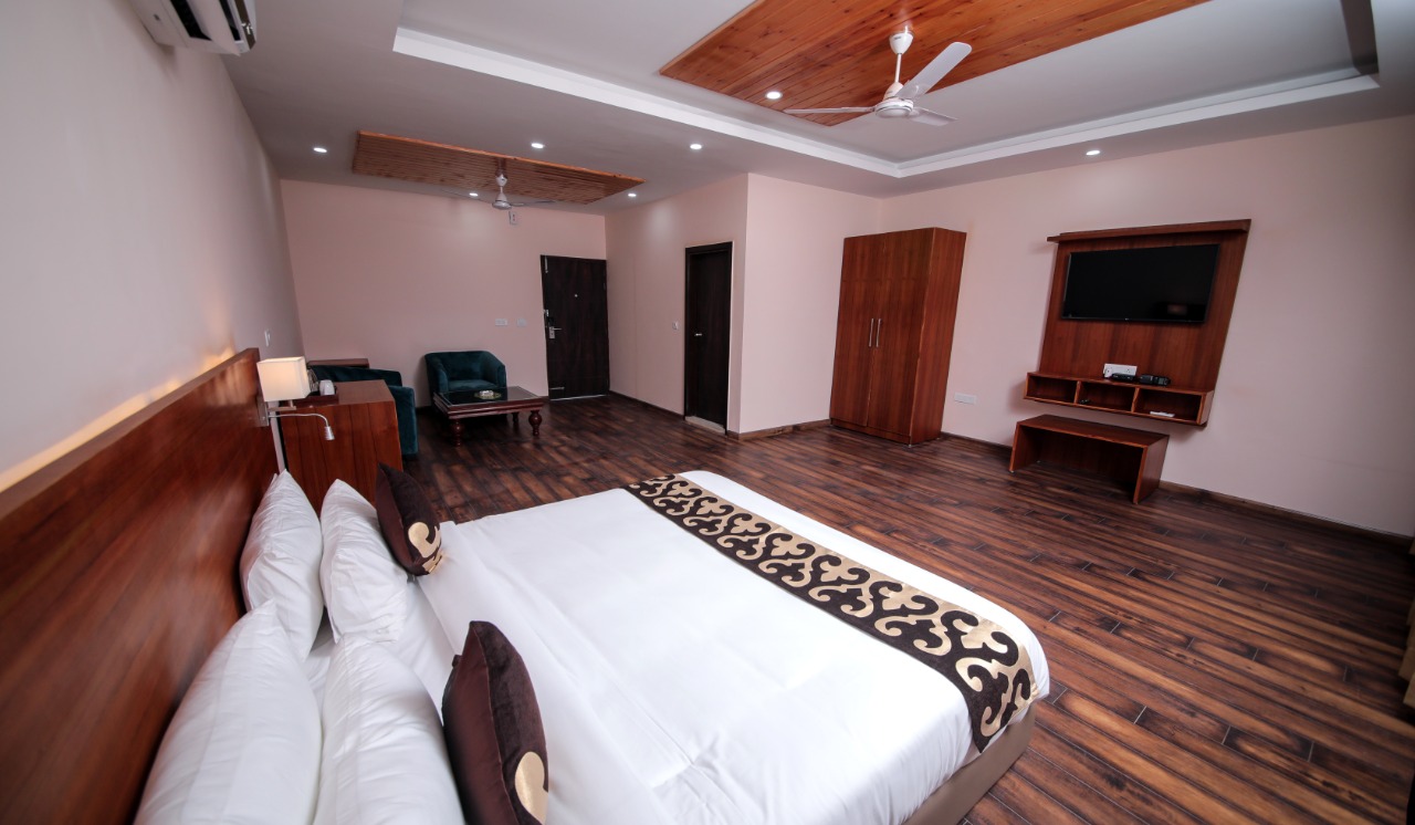 hotel rooms in Chinyalisaur Uttarkashi