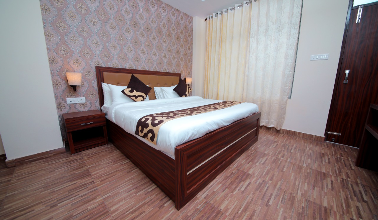 luxury hotel in Chinyalisaur Uttarkashi