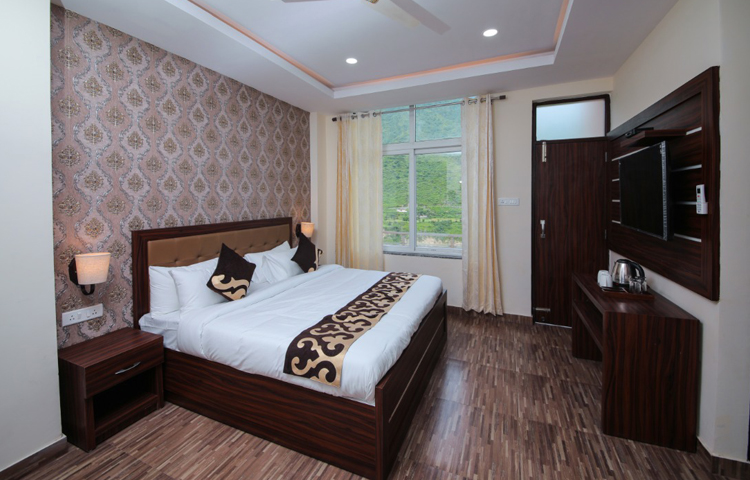 4 star hotel in Chinyalisaur Uttarkashi
